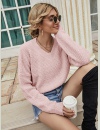 Modny sweter damski z dekoltem w szpic różowy beżowy jasny luźny