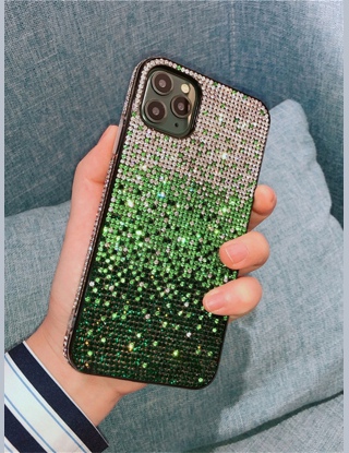 Gradientowe etui na iPhone'a z dekoracją ze strasu