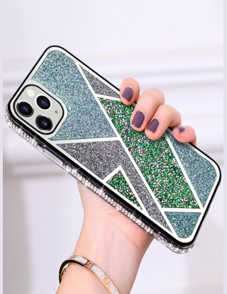 Geometryczne etui na iPhone'a z dekoracją ze strasu