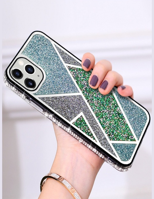 Geometryczne etui na iPhone'a z dekoracją ze strasu