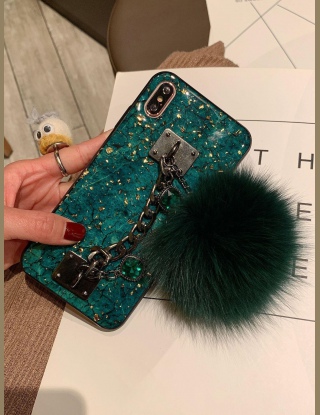 Bransoletka z łańcuszka ze złotej folii zdobiona pomponami Etui na iPhone'a