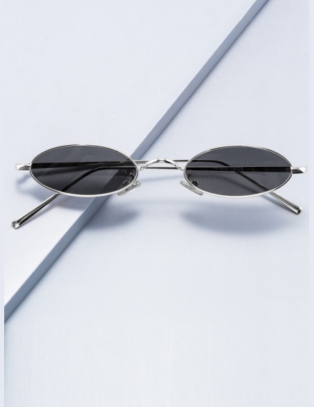 Metalowe okulary w małej ramce