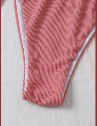 Trójkątne bikini typu stringi z 3 dziurkami po bokach sałaty
